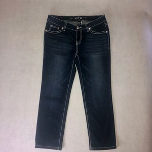 APT 9 Mid-Rise Dark Wash Crop Capri Stretch Jeans Rhinestone Accents Size 4/6